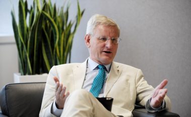 Bildt: Një shkëndijë në Shkup mund ta ndezë Ballkanin