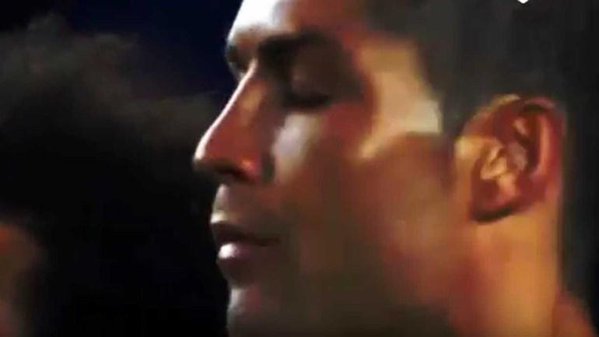 Ronaldo gjatë një minute heshtje për nder të Cruyff 