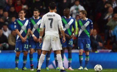 Nuk do ta besoni se nga kush është këshilluar CR7 te gjuajta e lirë (Foto)