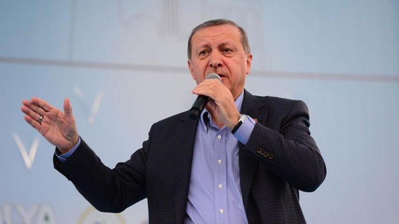 Erdogan: Dështuan ata që mendojnë të rrënojnë stabilitetin e Turqisë