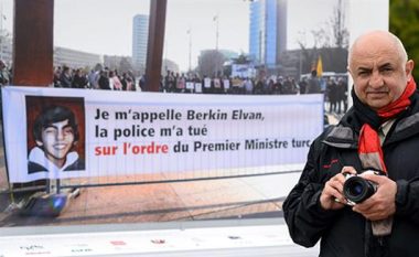 Refuzohet kërkesa e Erdoganit: Gjeneva nuk dëshiron të heq fotografinë e djaloshit të vrarë turk