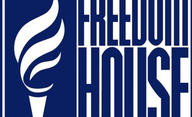Freedom House: Gazetarët në Maqedoni paguhen shumë lirë dhe janë nën presion
