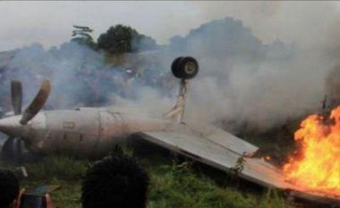 Dymbëdhjetë të vdekur nga rrëzimi i aeroplanit në Guine të Re