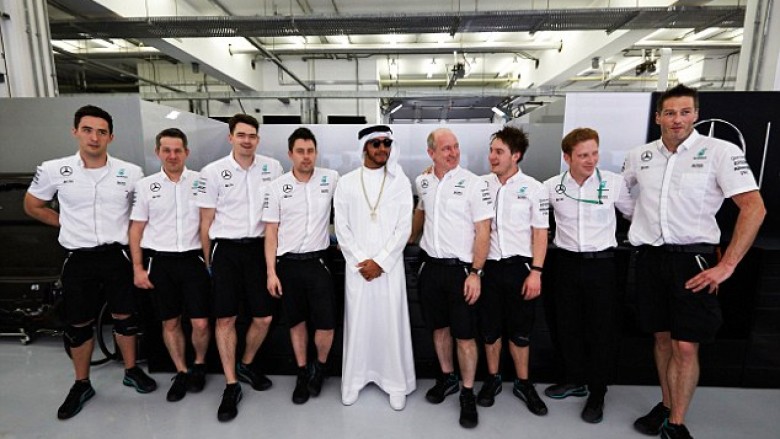 “Sheiku Lewis Hamilton” (Foto)