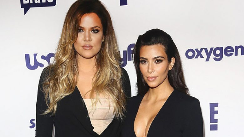 Kardashian pozon nga shtrati, ekspozon të pasmet dhe kap pjesën intime (Foto, +16)