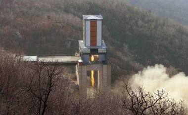 Koreja e Veriut zbulon programin e saj të armëve bërthamore