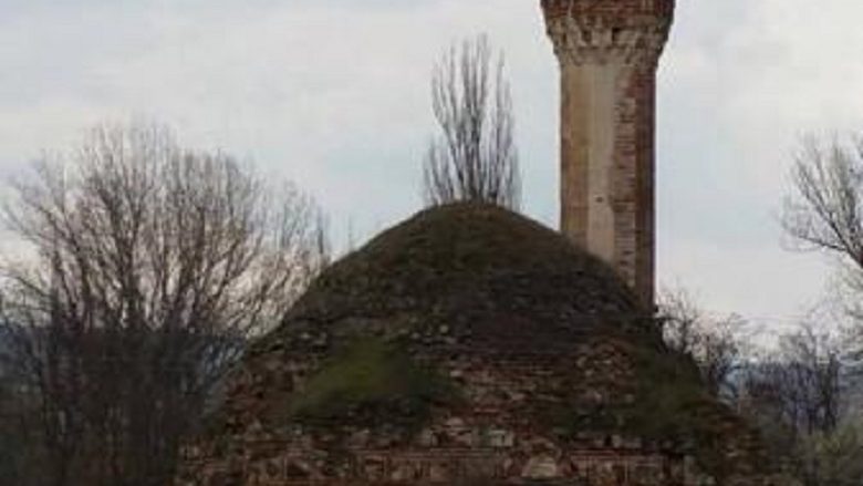 Xhamia që është lënë në mëshirë të fatit (Video)