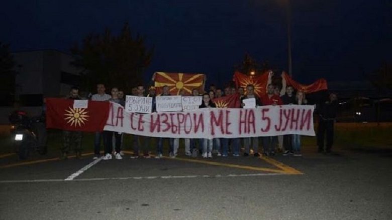 Maqedonasit në Itali: I pakuptueshëm vandalizmi dhe harbimi i LSDM-së (Foto)