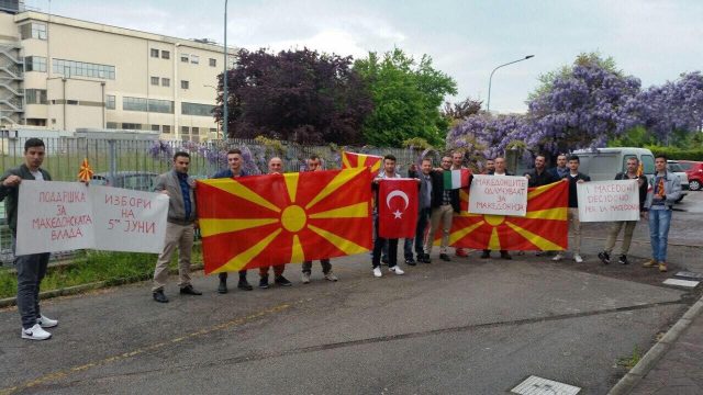 Maqedonasit ne Itali per zgjedhjet