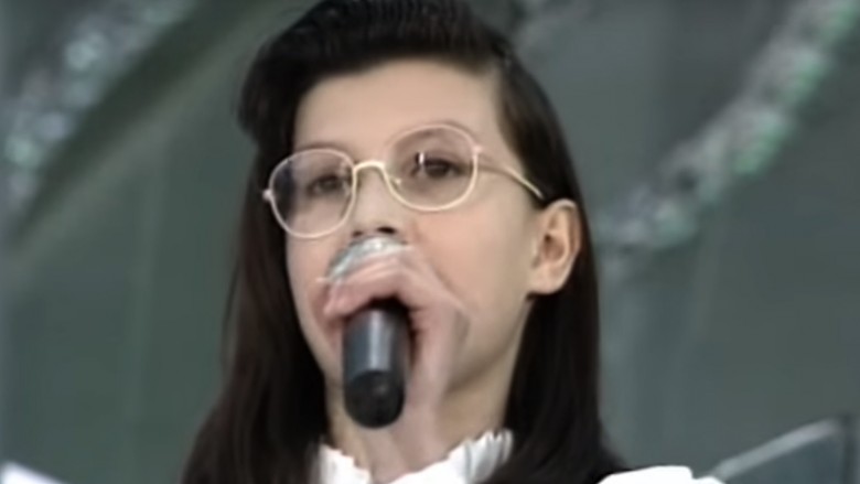 E njihni këtë këngëtare shqiptare, shikoni si duket tash (Foto/Video)
