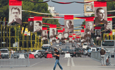 Papa Françesku lumnon martirët e komunizmit në Shqipëri