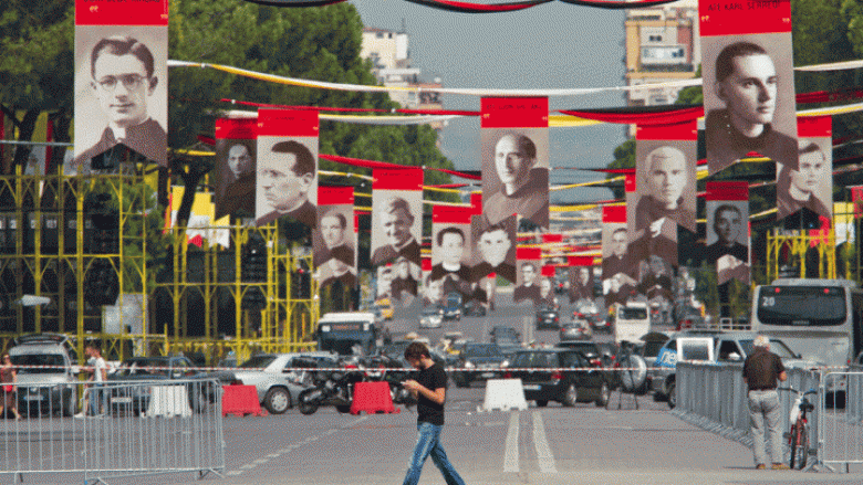 Papa Françesku lumnon martirët e komunizmit në Shqipëri