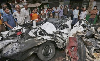 Policia indiane ka ngritur akuzë kundër kompanisë që ndërtoi mbikalimin i cili vrau 23 njerëz