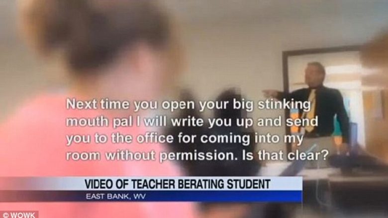 Nxënësi e zë mësuesin duke shikuar porno, ja si i hakmerret (Video)