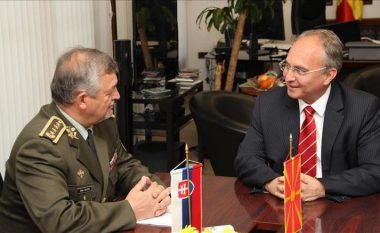 Vazhdon vizita e shefit të forcave të armatosura të Sllovakisë