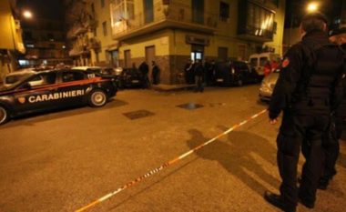 Bandat sulmojnë stacionin e karabinierëve në Napoli