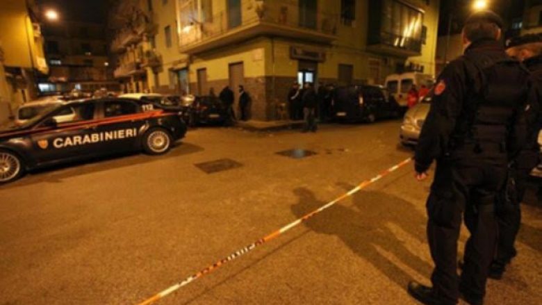 Bandat sulmojnë stacionin e karabinierëve në Napoli
