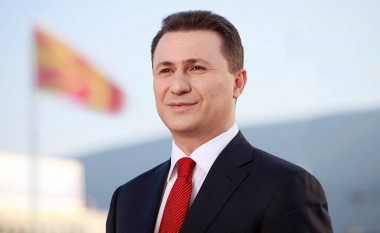 Gruevski në Prilep pritet me pankartën ‘Nuk mund t’i ikësh Shutkës’ (Video)