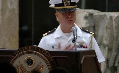 Një oficer i marinës së SHBA-së akuzohet se u bë spiun i Kinës dhe Tajvanit