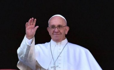 Papa konfirmon vizitën në ishullin e Lesbos, do të takojë emigrantët