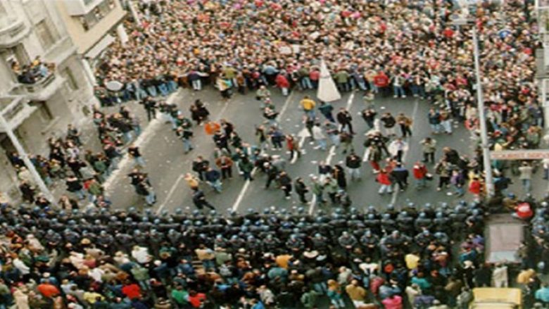 Ja çka mund të ndodh në Maqedoni ndërmjet protestuesve dhe kontra-protestuesve (Video)