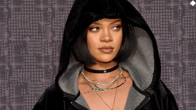 Rihanna publikon klipin e ri ku shihet nudo (Video, +18)