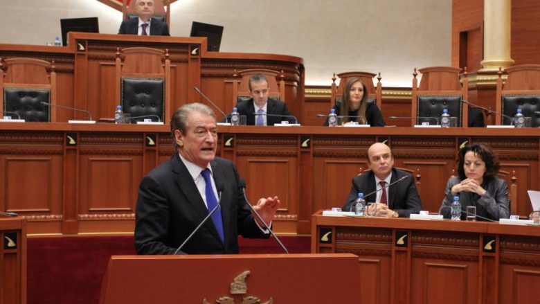 Berisha bën thirrje publike në Kuvend: Të armatosen të gjithë qytetarët