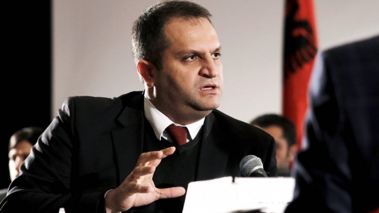 Ahmeti bën koalicion me AKR-në e Pacollit