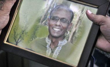 Profesori i anglishtes masakrohet në mes të rrugës në Bangladesh