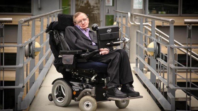 Stephen Hawking ndihmon në një projekt të ri për udhëtim ndëryjor