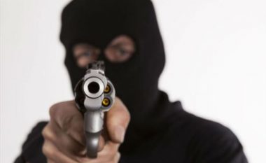 Dy persona të armatosur vjedhin në një kazino të Manastirit