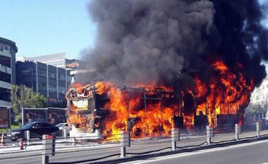 Shpërthen një autobus në qendër të Stambollit