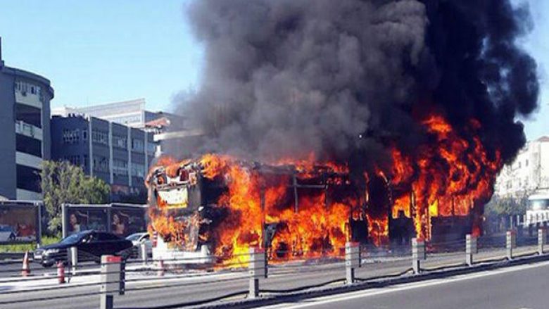 Shpërthen një autobus në qendër të Stambollit