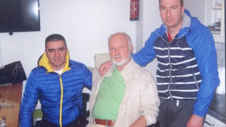 Pensionisti gjerman adopton dy vëllezër shqiptarë, për t’i shpëtuar nga gjakmarrja!