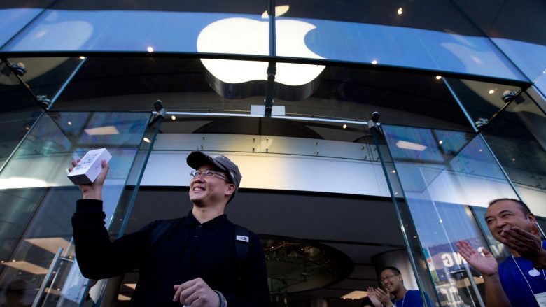 Apple po shkon drejt vlerës së dy trilionë dollarëve