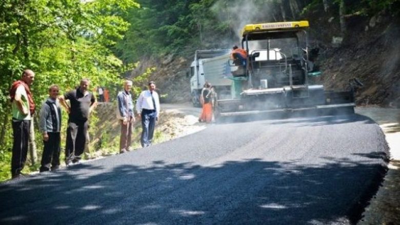 Lutfi Zharku ia qon asfaltin te dera nënkryetarit të Kaçanikut