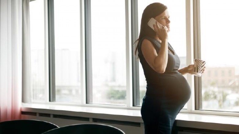 Si e ndryshon shtatzënia karrierën