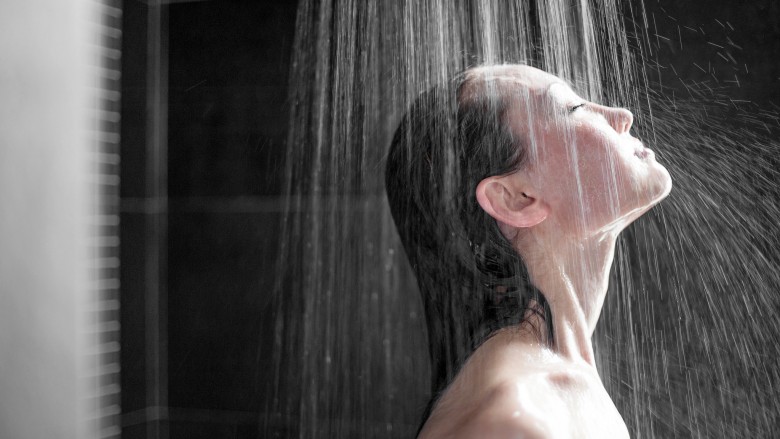 Të mirat shëndetësore që i sjell dushi i nxehtë