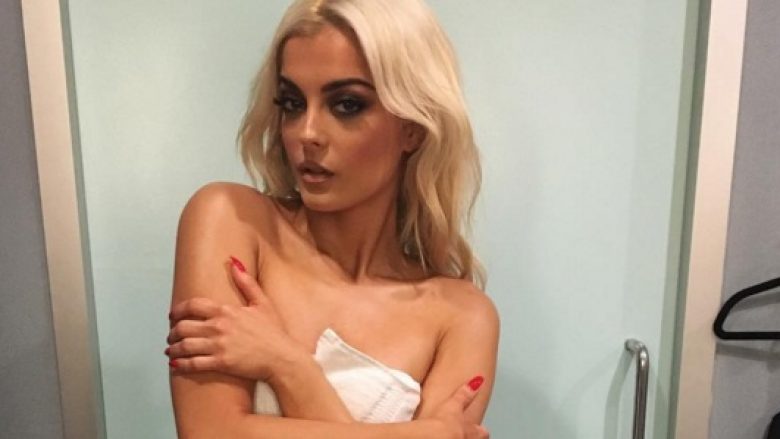 Bebe Rexha mbulon trupin vetëm me peshqir (Foto)