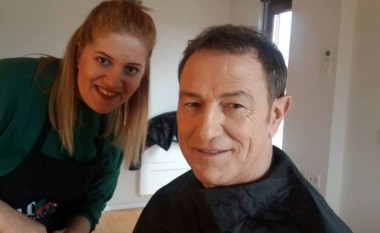 De Biasi ndryshon ‘look’ në Shqipëri, ja sekreti i flokëve të tij (Foto)