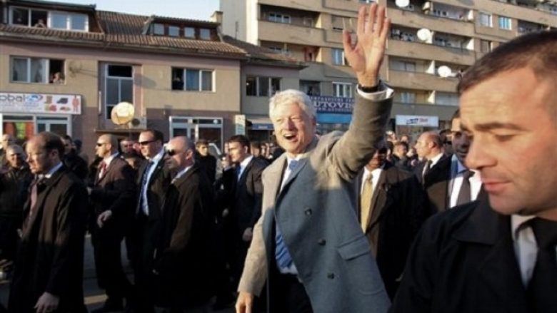 Bill Clinton: Zoti i bekoftë shqiptarët!