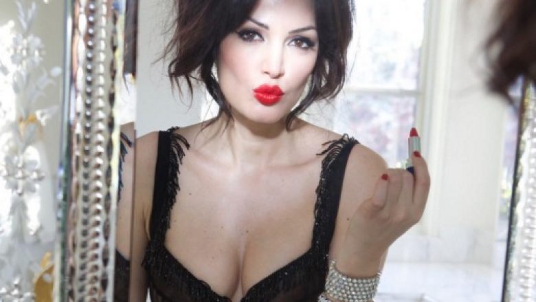 Bleona Qereti përkrah aktorit rus, a do të bëjë seks si me Van Damin? (Foto)