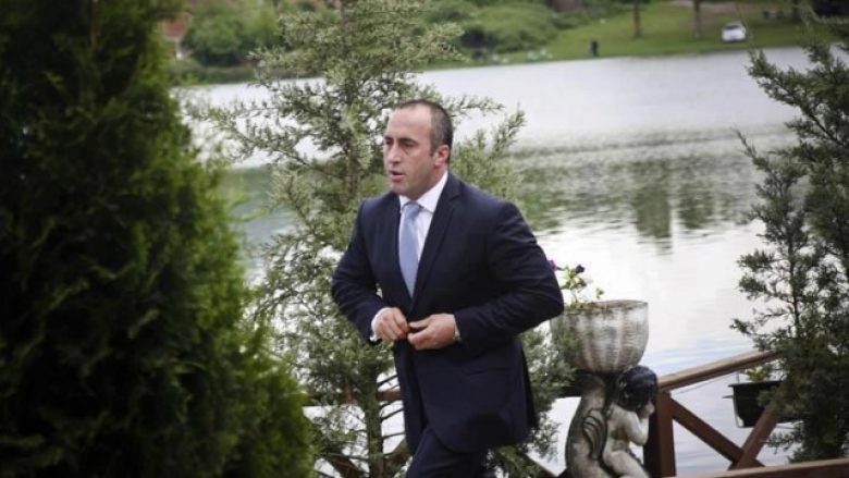 Haradinaj vishet me ‘Boss’ në aeroportin e Frankfurtit (Foto)