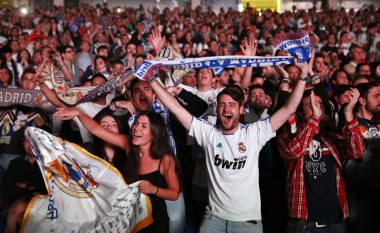 Tifozët e Realit e kallin Madridin (Video)