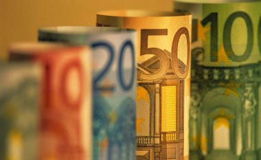 Rritet kërkesa për euro nëpër këmbimoret e Shkupit