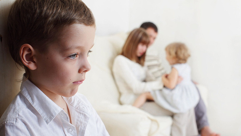 Zhgënjimi i prindërve ndikon më fuqishëm te fëmijët se piskama