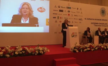 Edita Tahiri në samitin ekonomik euroaziatik në Stamboll