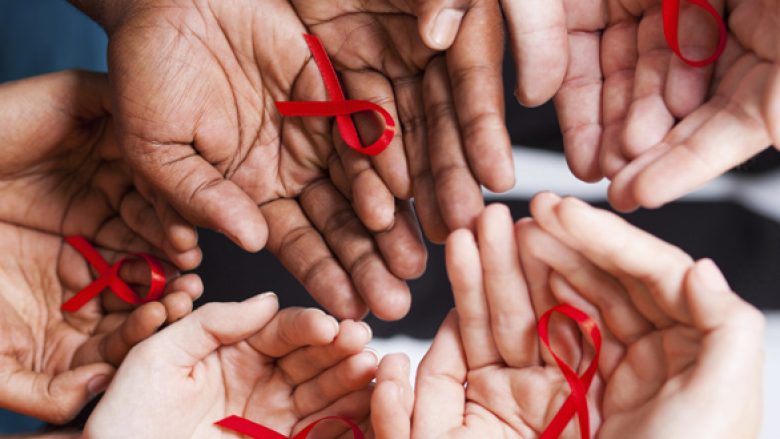 Keni këto simptoma? Menjëherë bëni testin për HIV/AIDS!!!