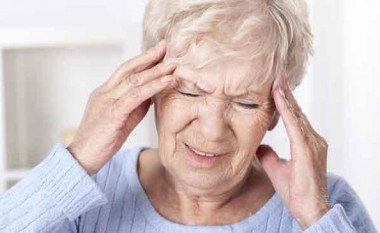 Shëroni dhimbjet e kokës dhe migrenën vetëm me masazh (video)