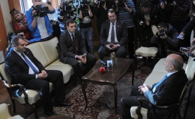 Kryeministri Mustafa i gatshëm të takohet me Shpend Ahmetin